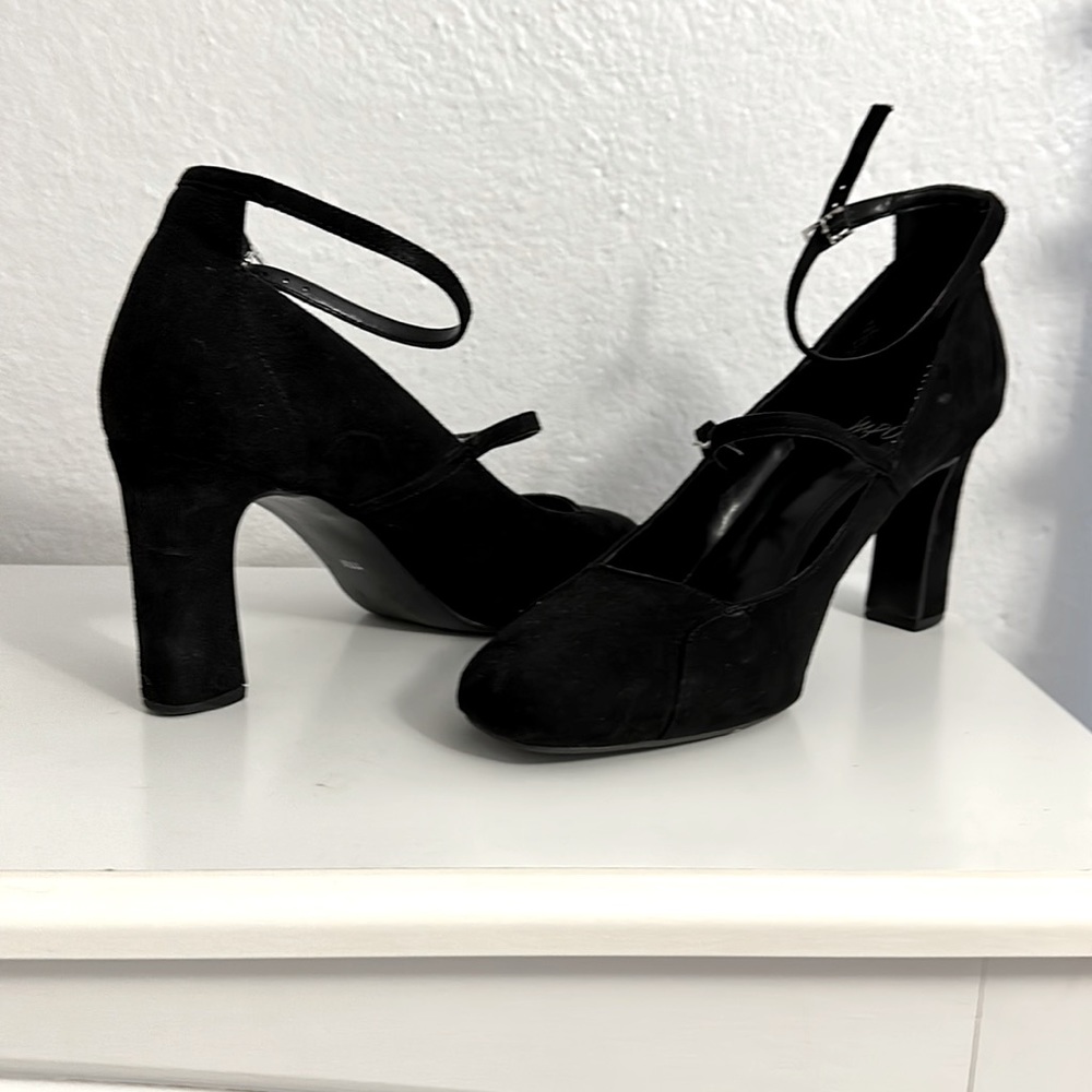 Suede pumps